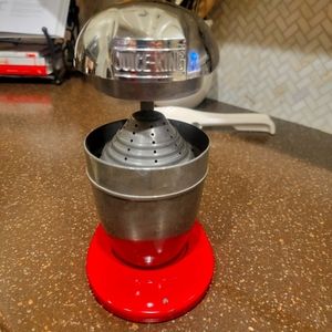 Vintage JUICE KING juicer.  In good used condition with a few chips.